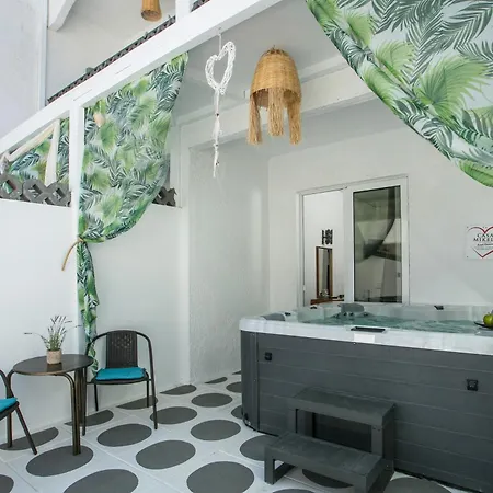 Casa Mikele By Sarikas - Sea Side And -adults Only Φαληράκι